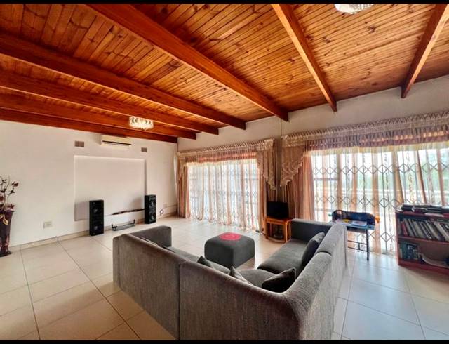 6 BEDROOM HOUSE FOR SALE IN BLACKRIDGE